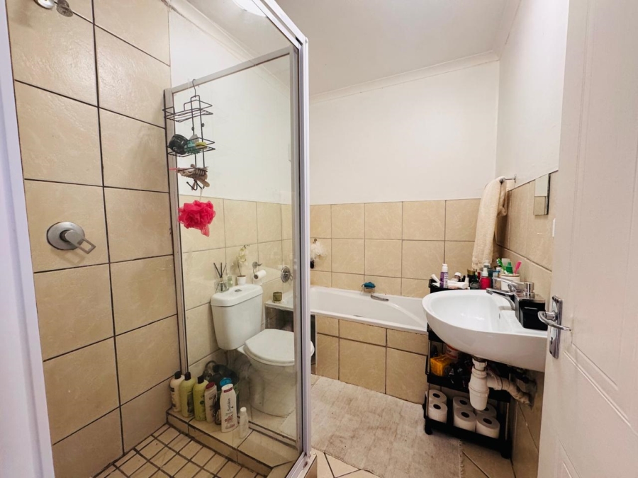 2 Bedroom Property for Sale in Whispering Pines Western Cape